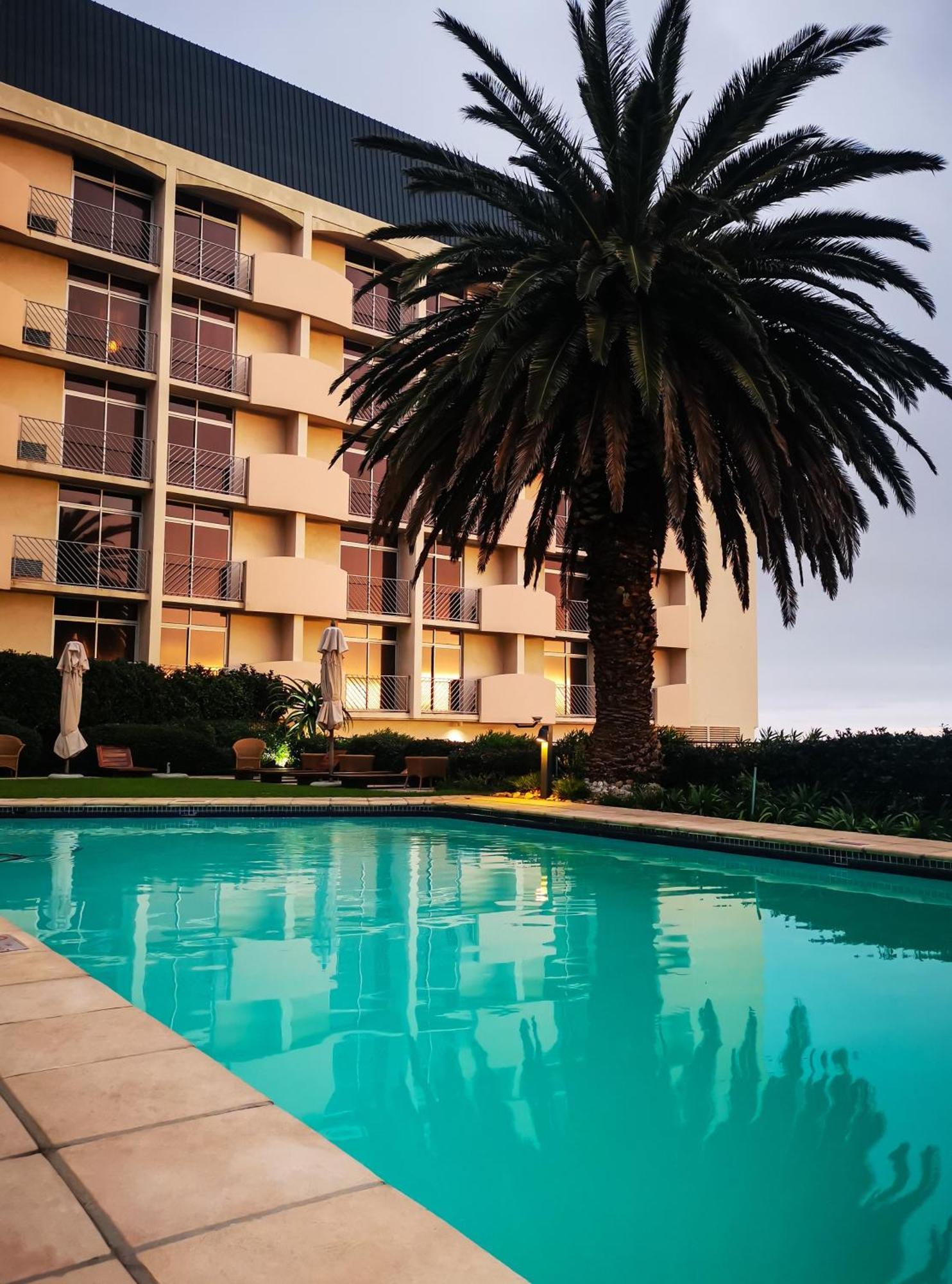 Garden Court Nelson Mandela Boulevard Kapstaden Eksteriør billede