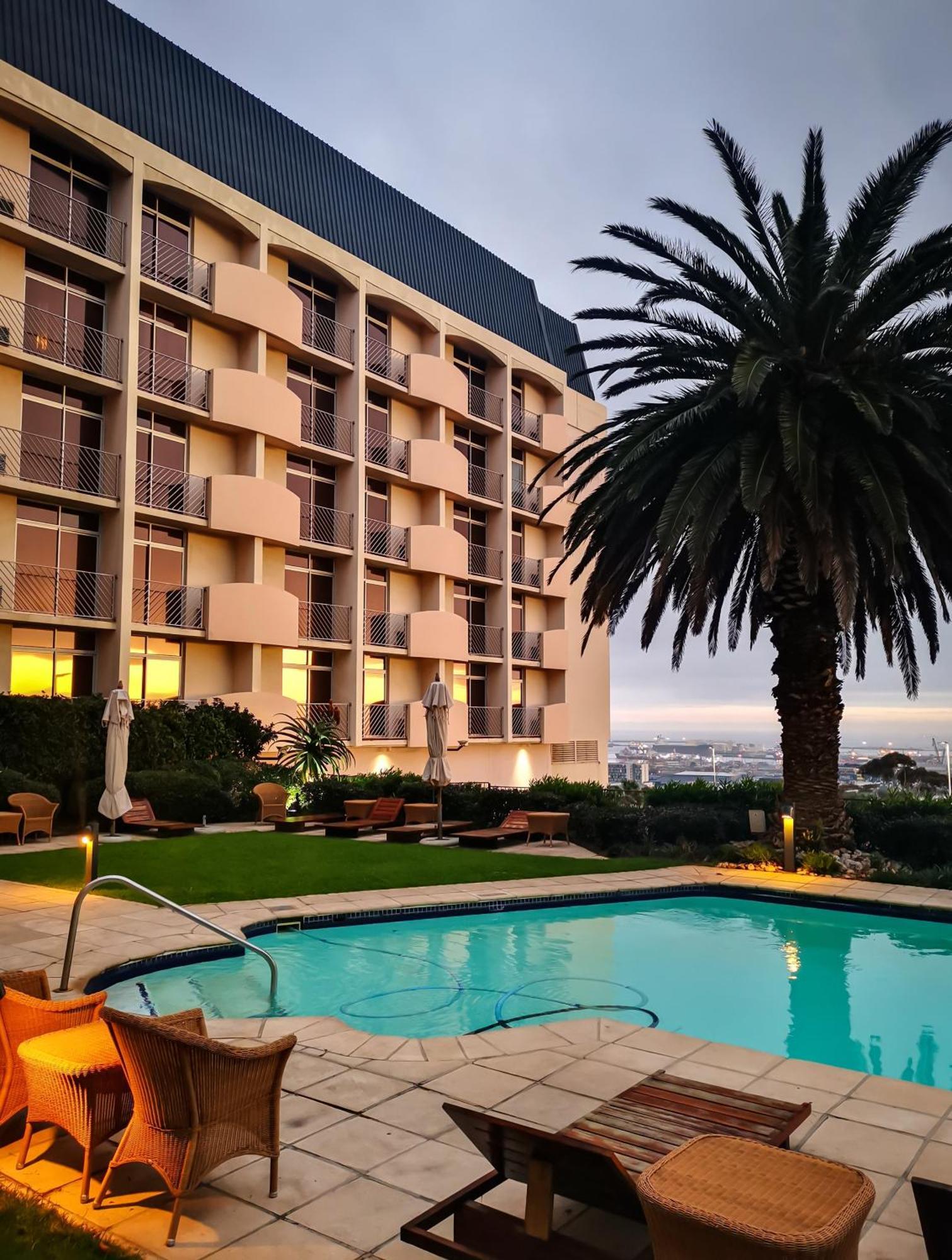 Garden Court Nelson Mandela Boulevard Kapstaden Eksteriør billede